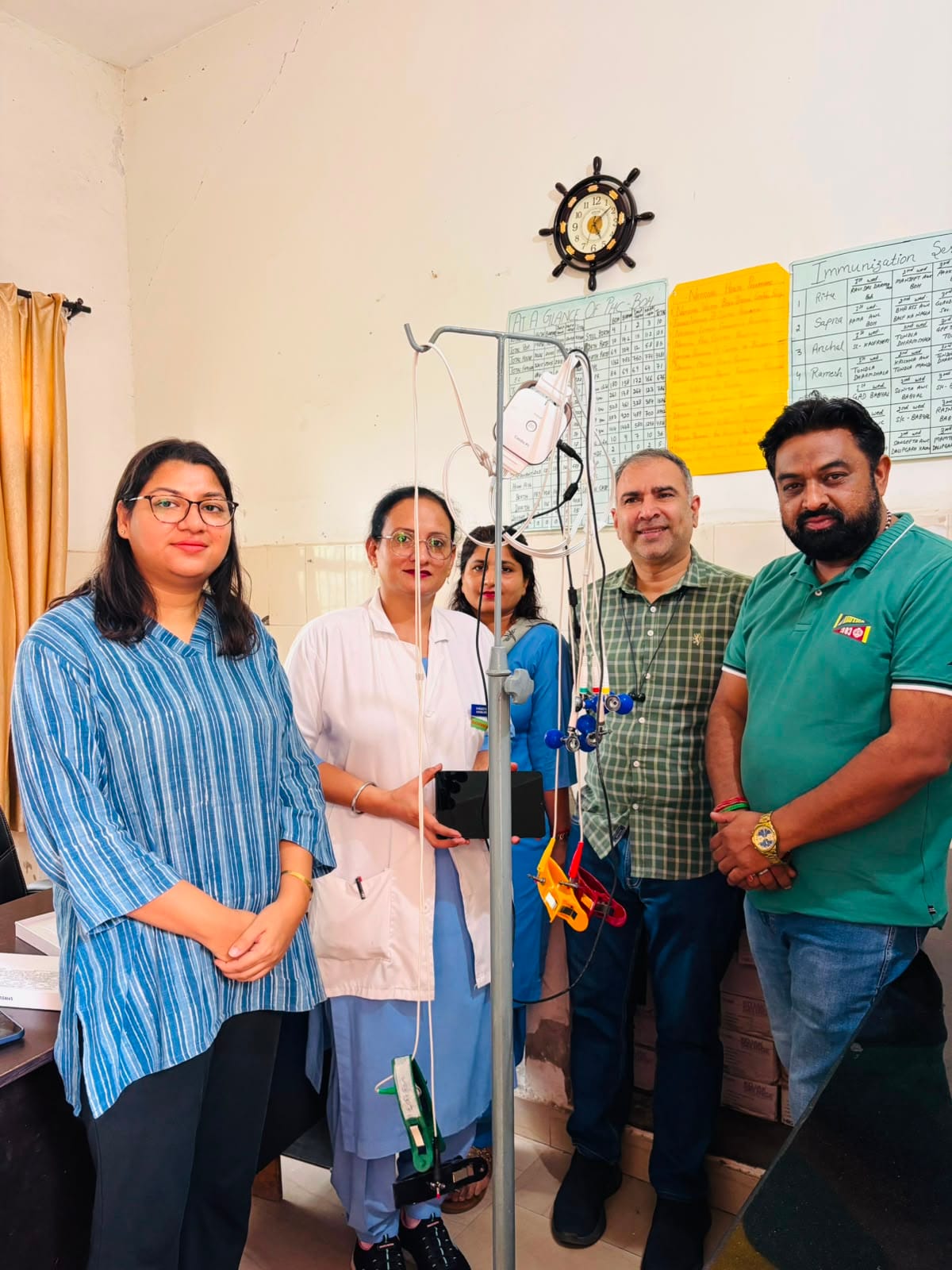अंबाला छावनी के बोह गांव में मोबाइल कनेक्टेड ईसीजी मशीन के उद्धाटन पर मौजूद पार्षद व डाक्टर। प्