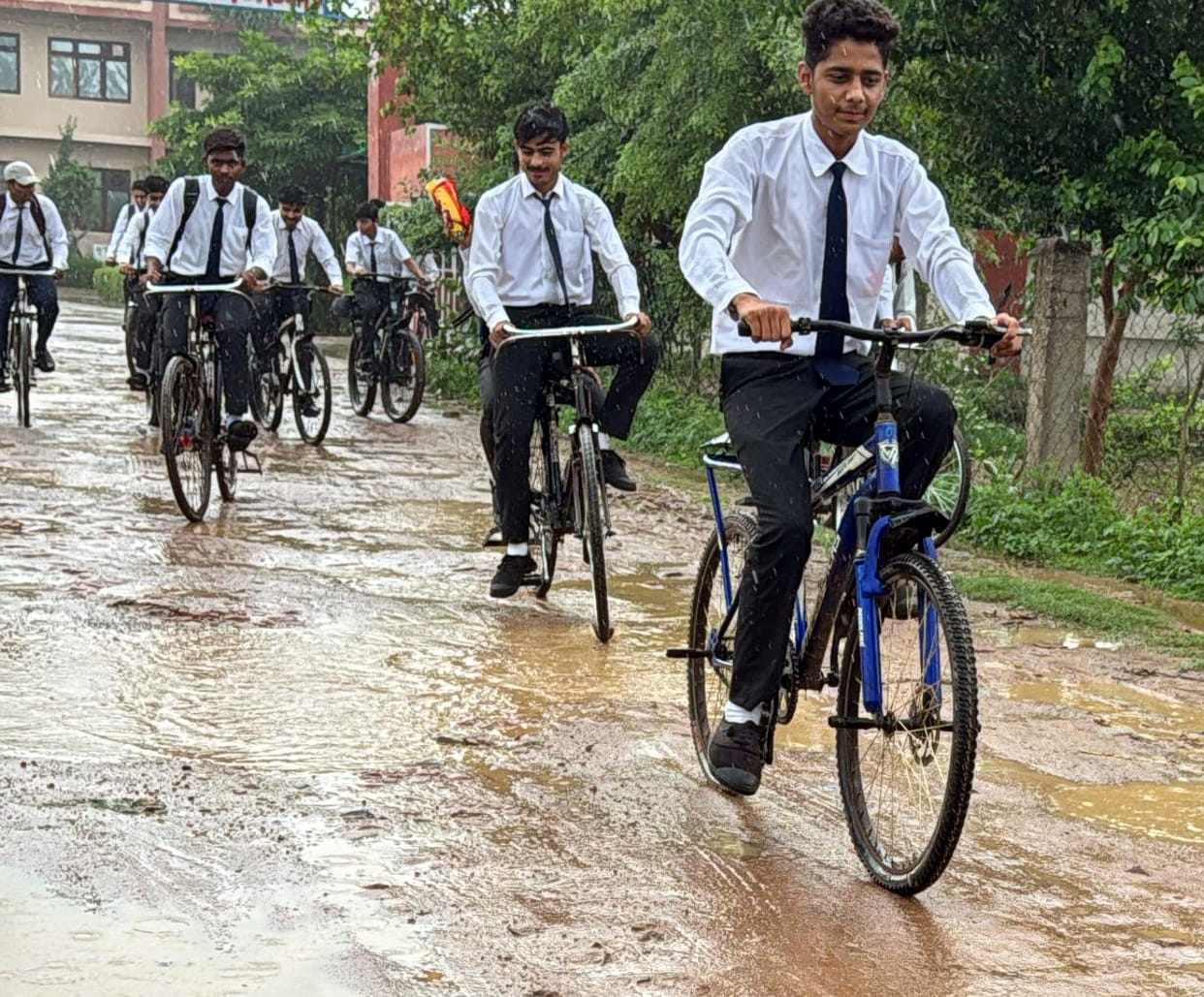 Rain leaves roads muddy, students troubled