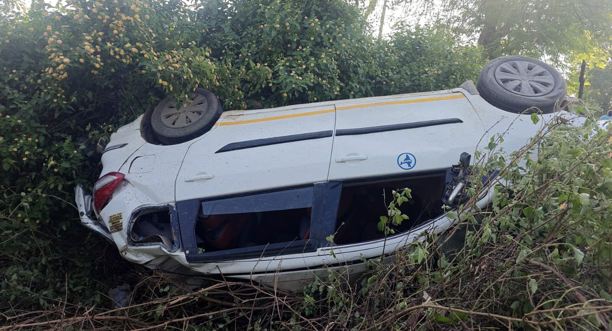 Car overturns while trying to save cattle, passengers narrowly escape