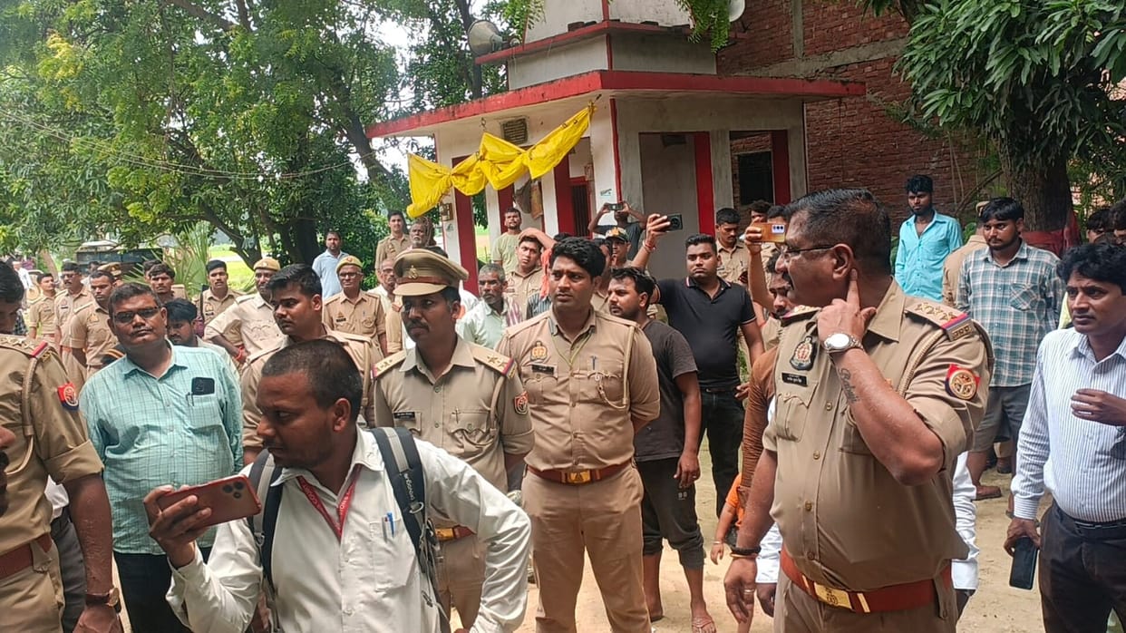 In Gauhanna, police locked seven houses, protest ensues