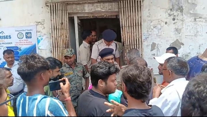 Bihar News: स्मार्ट मीटर और डिफरमेंट चार्ज पर फूटा गुस्सा, बिजली विभाग के दफ्तर में तोड़फोड़, एक घायल