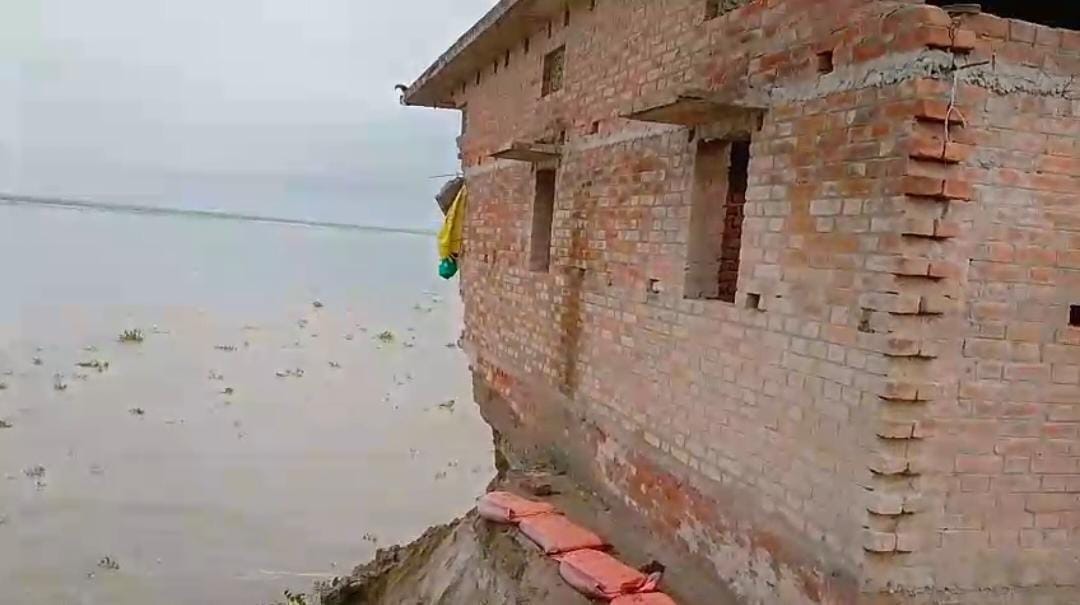 Saryu water level rising by 1.5 cm per hour due to water released from Nepal.