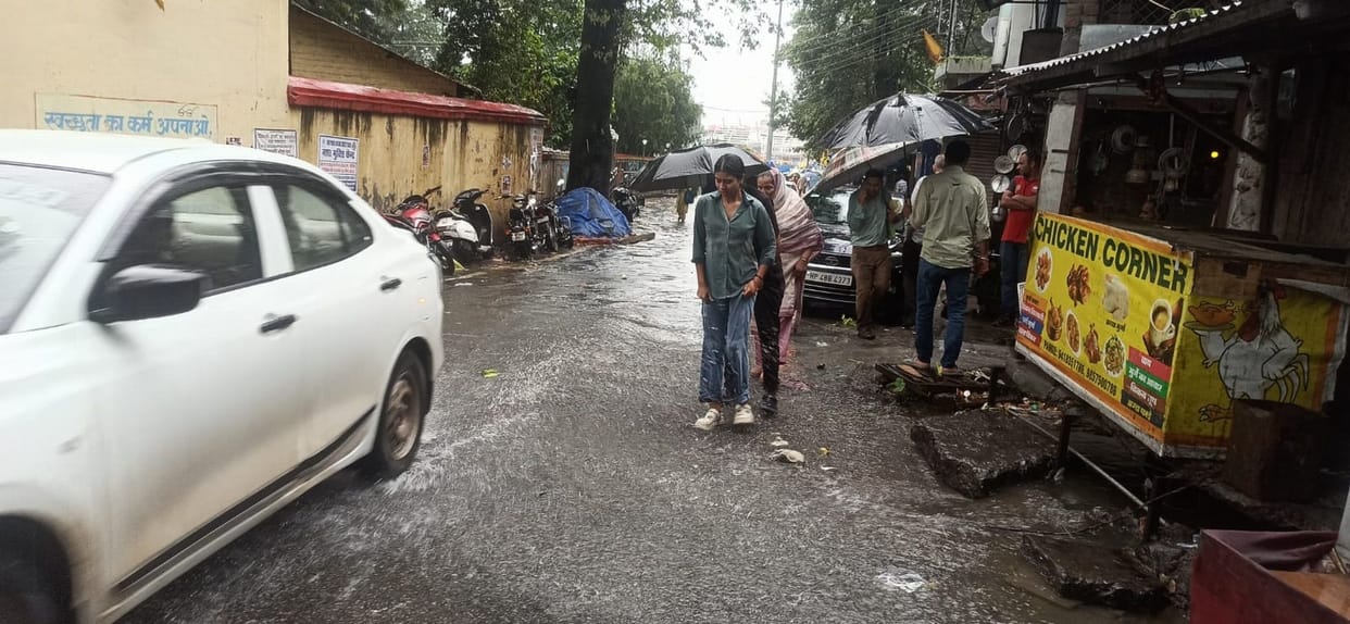 Cloudburst causes debris to fall, Sach Pass road closed, portion of road washed away