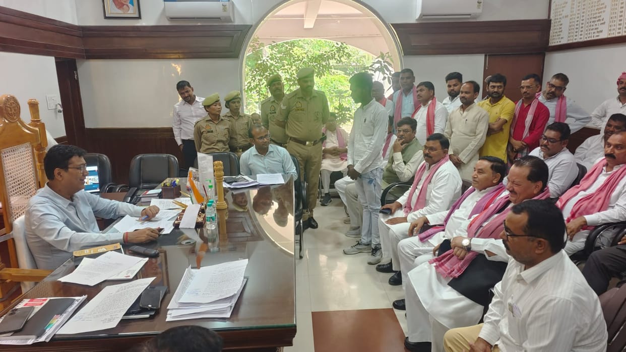 SP delegation meets DM, raises demands.