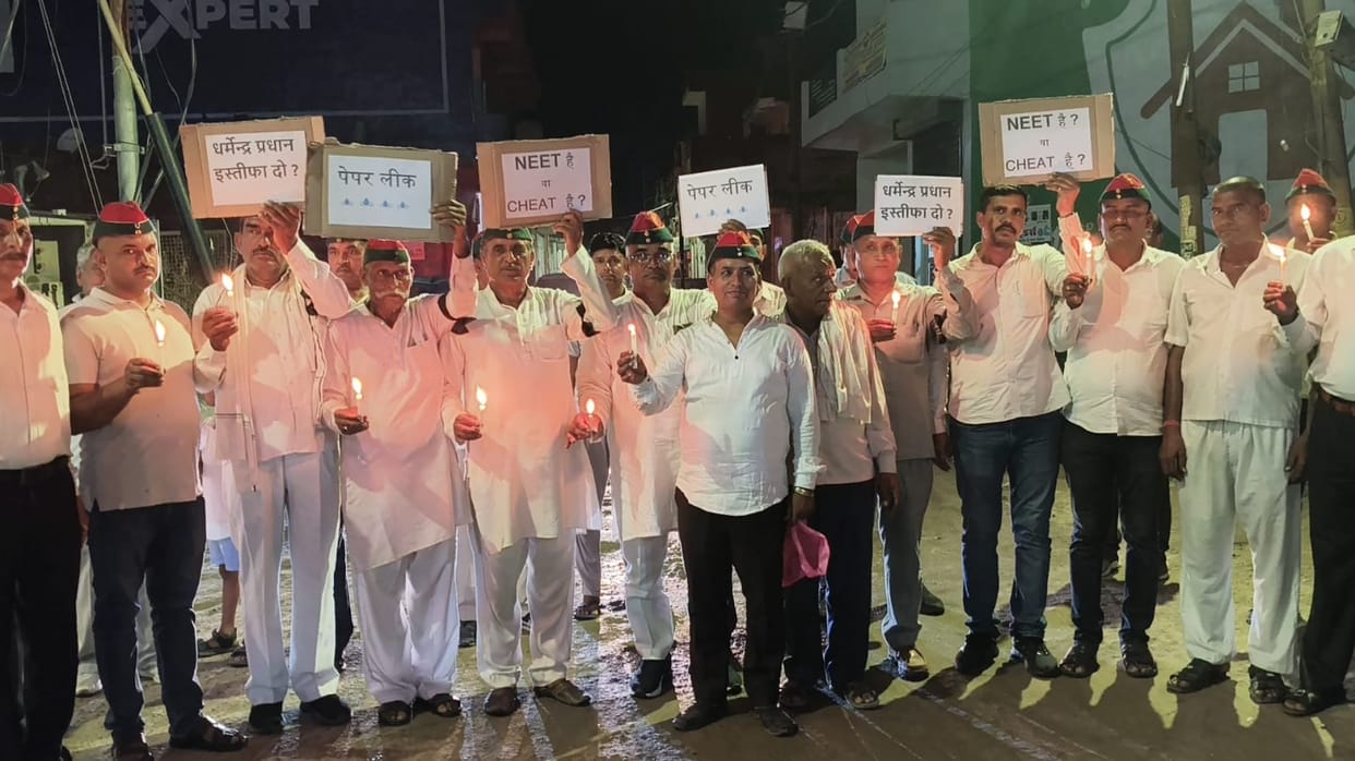 mainpuri news samajwadi party candle march