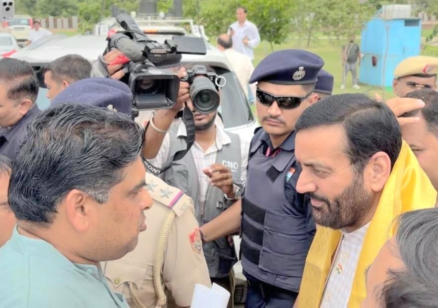 -फोटो 87 : सीएम नायब सैनी से टिकरी मार्ग खोलने की मांग करते भाजपा नेता जसवीर सैनी। स्रोत स्वयं