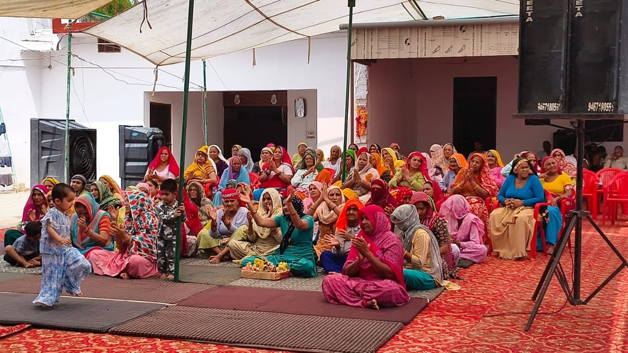 Crowd of devotees surges on the third day of the Bhagwat Katha.