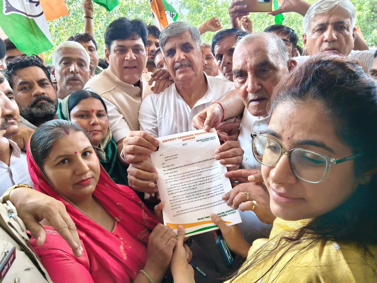 Congress holds protest amidst heavy police presence; submits memorandum addressed to the President.