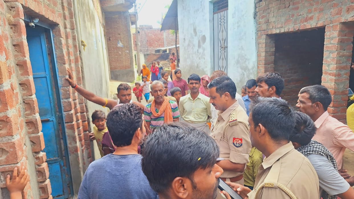 Locks of four houses broken in a single night; 1.50 lakh rupees in cash and jewelry stolen.