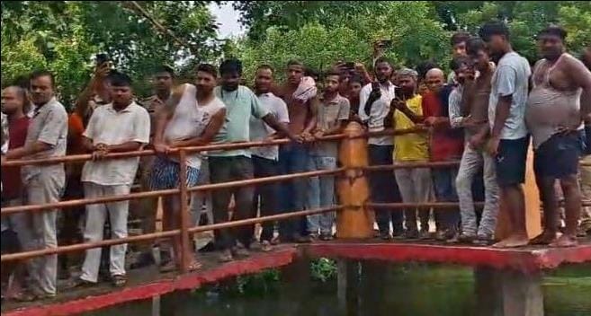 Youth drowns after going to wash hands in a pond.