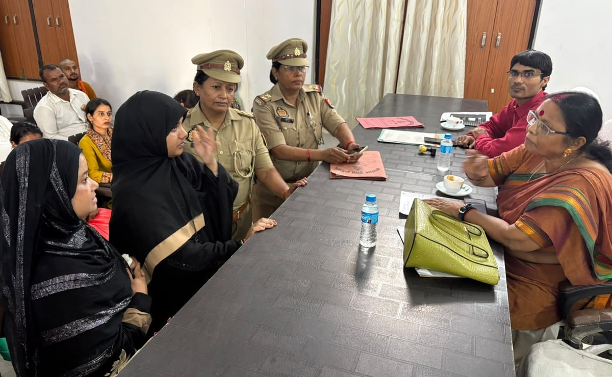 Bhadohi News: महिलाओं की 13 शिकायतें आईं, छह घरेलू हिंसा और तीन उत्पीड़न की