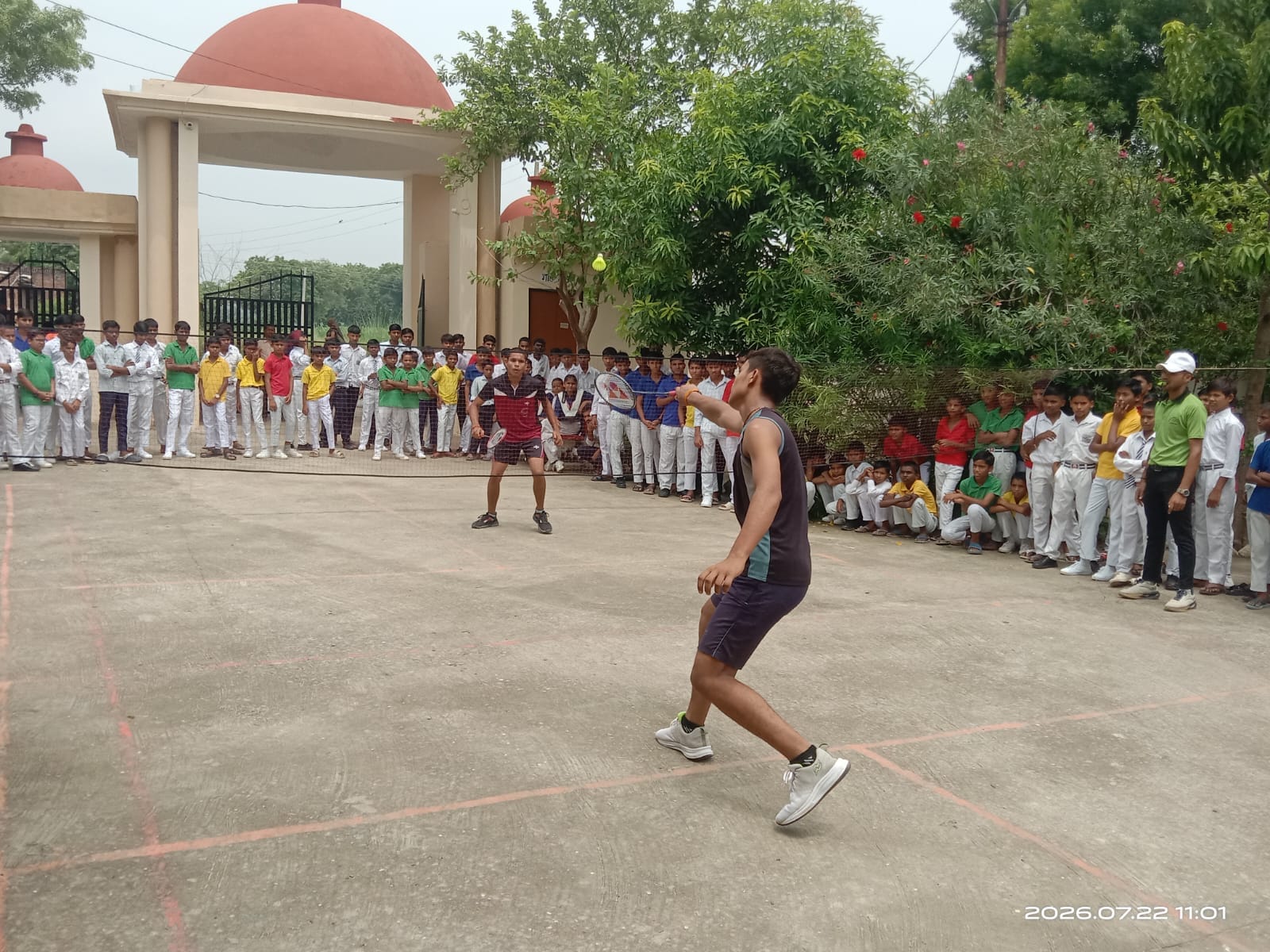 जयप्रकाश नारायण सूर्योदय विद्यालय, बरैसा में बैडमिंटन खेलते खिलाड़ी। स्रोत: विभाग
