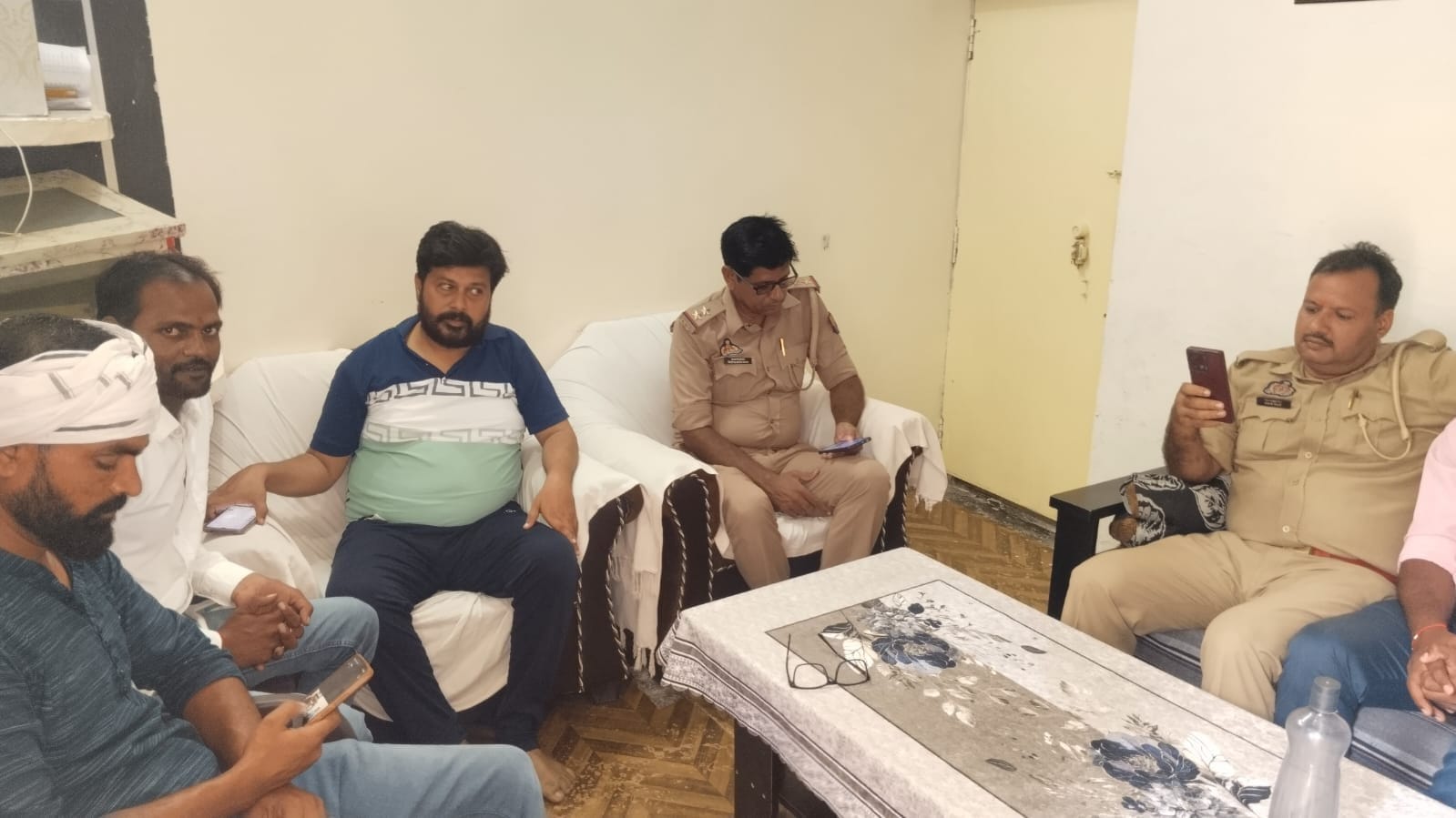 कांग्रेस के जिला अध्यक्ष वसीम अंसारी हाउस अरेस्ट । स्रोत स्वयं