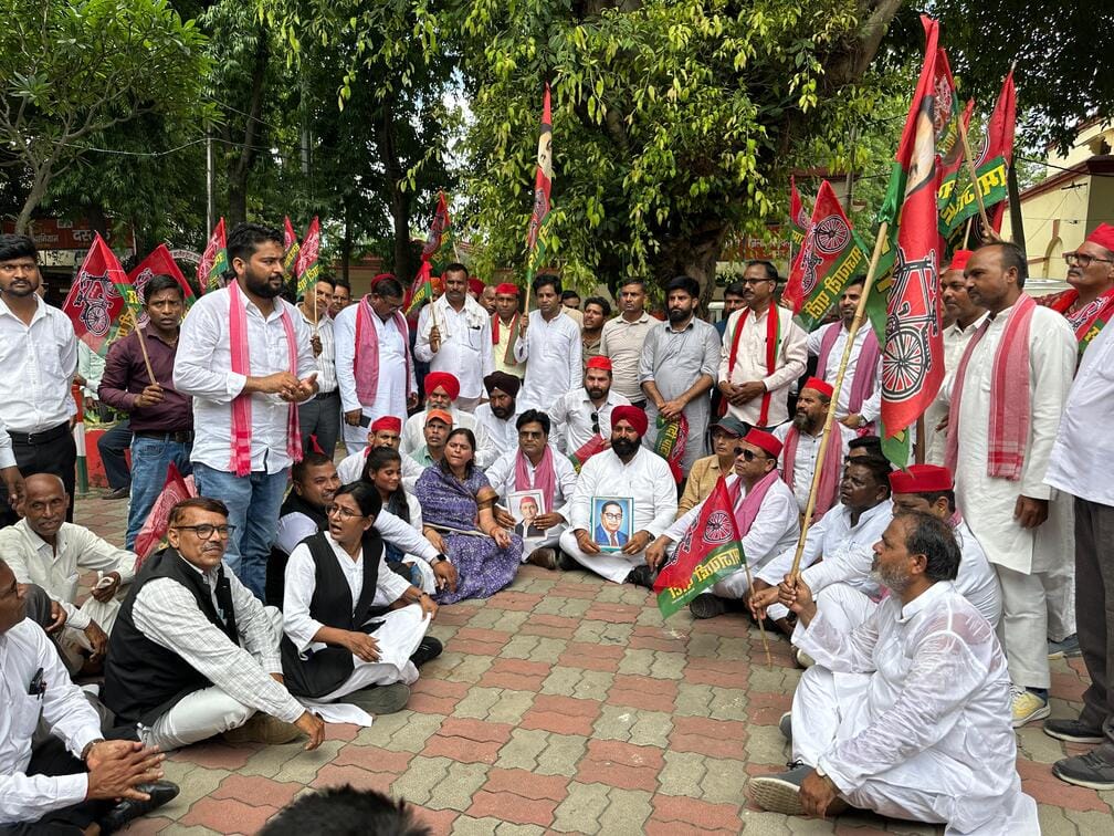Protest against the lathi-charge on students and the arrest of party leaders.