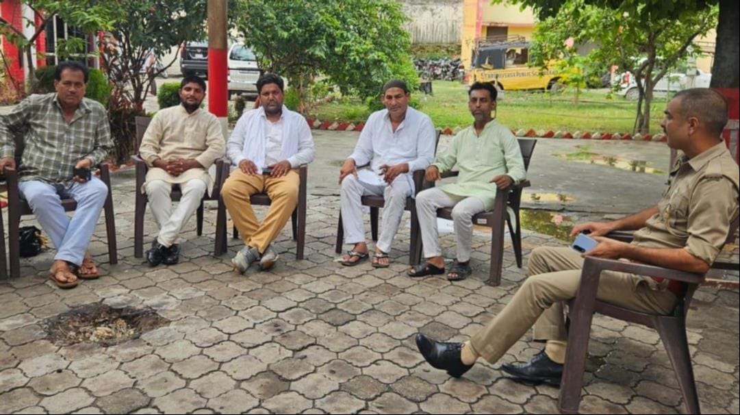 SP-Congress leaders detained at the police station overnight.