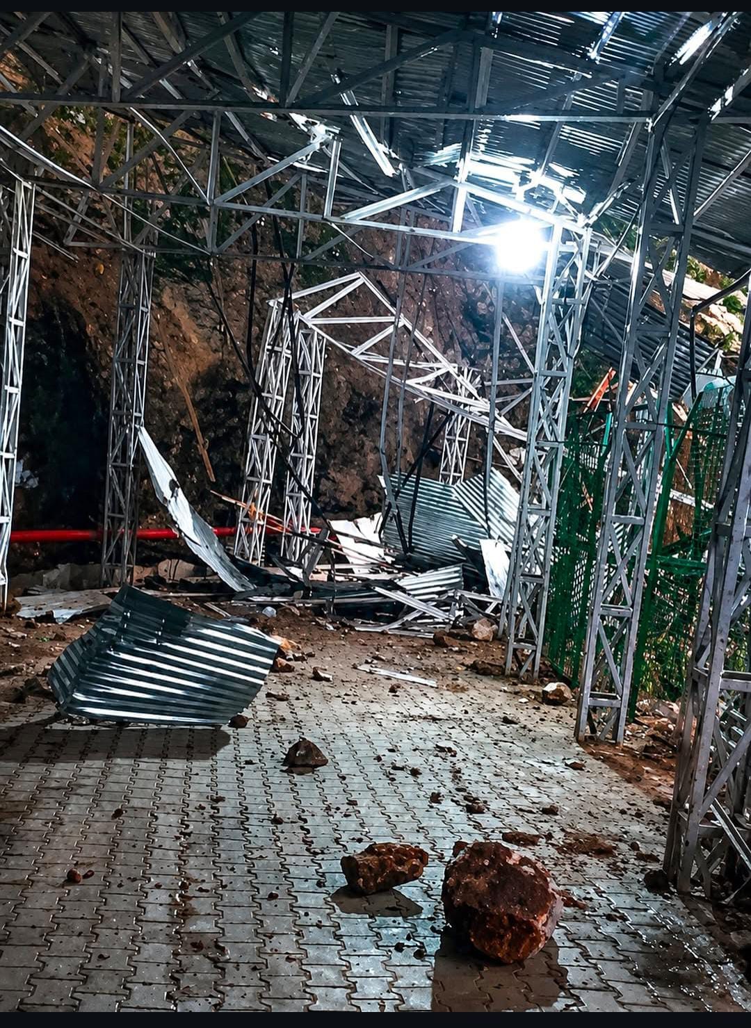 कटड़ा 1,यात्रा स्थगित के कारण भवन खाली    सोशल मीडियाकटड़ा2, हिमकोटी मार्ग पर भूस्खलन    सोशल मी
