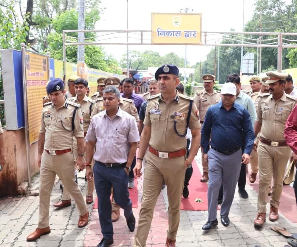 Officials took to the streets to spruce up the route for Bhole's devotees.