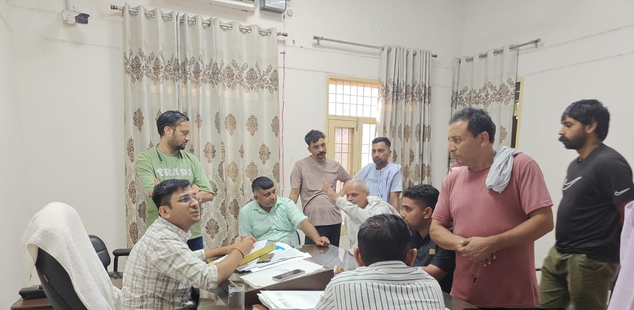 Demand raised to remove encroachments from markets and mandis.