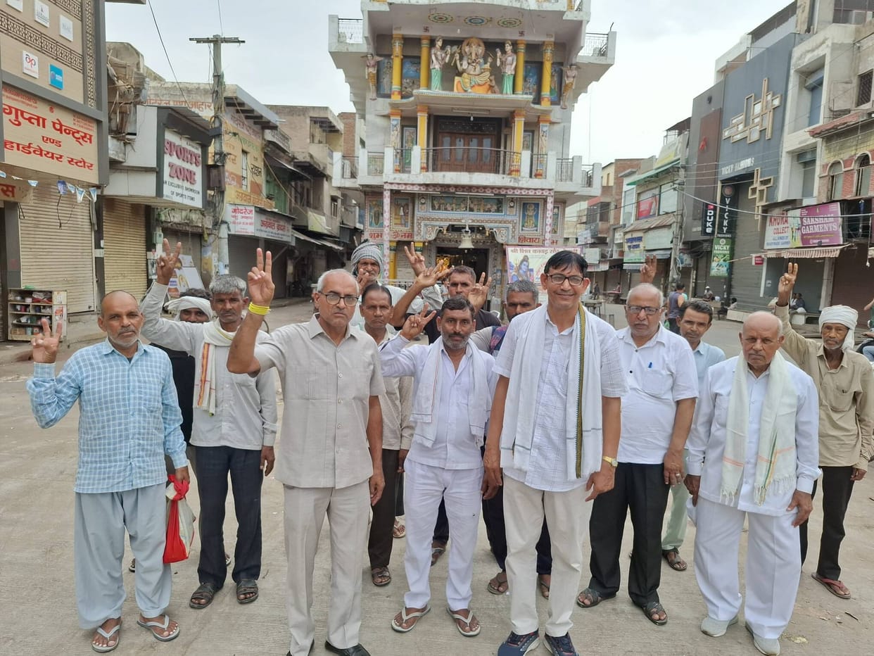 Lok Seva Manch demands that the government launch a labour helpline.