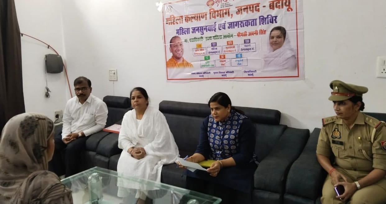 A member of the Women's Commission listened to the women's grievances.
