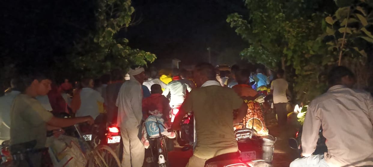 Weekly market becomes a nuisance for commuters.