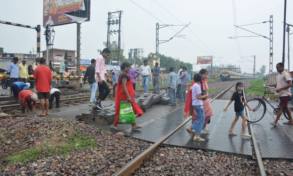 Ranopali railway crossing remained closed for five hours