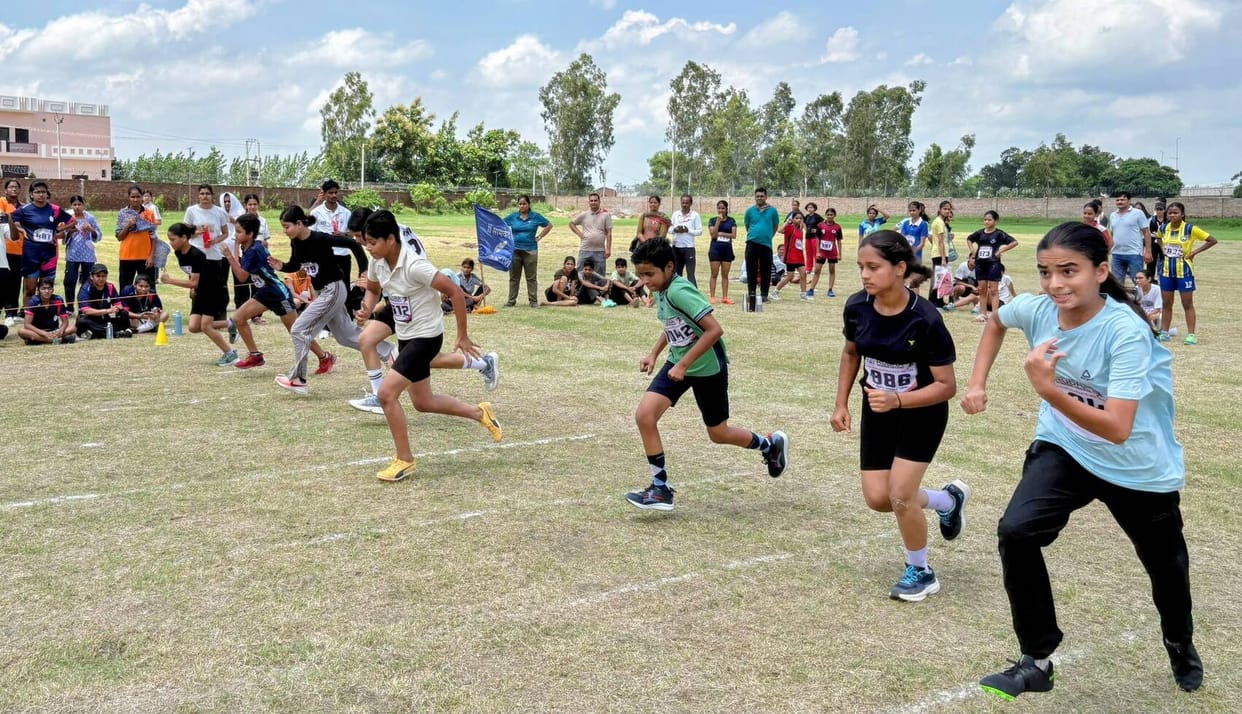 Anshu won the 1500-meter race.