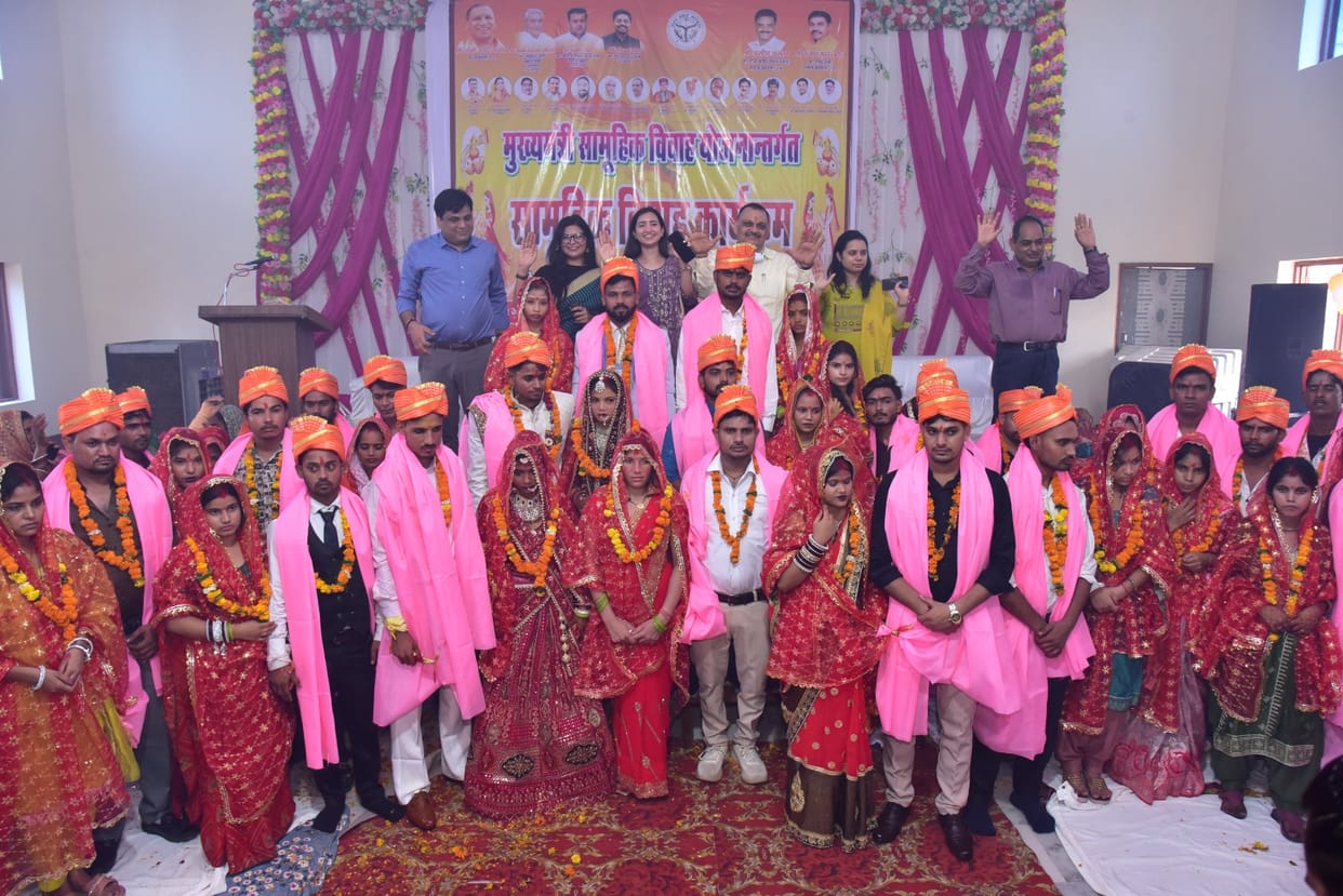 Amidst the chanting of mantras and verses from the Quran, 246 couples tied the knot