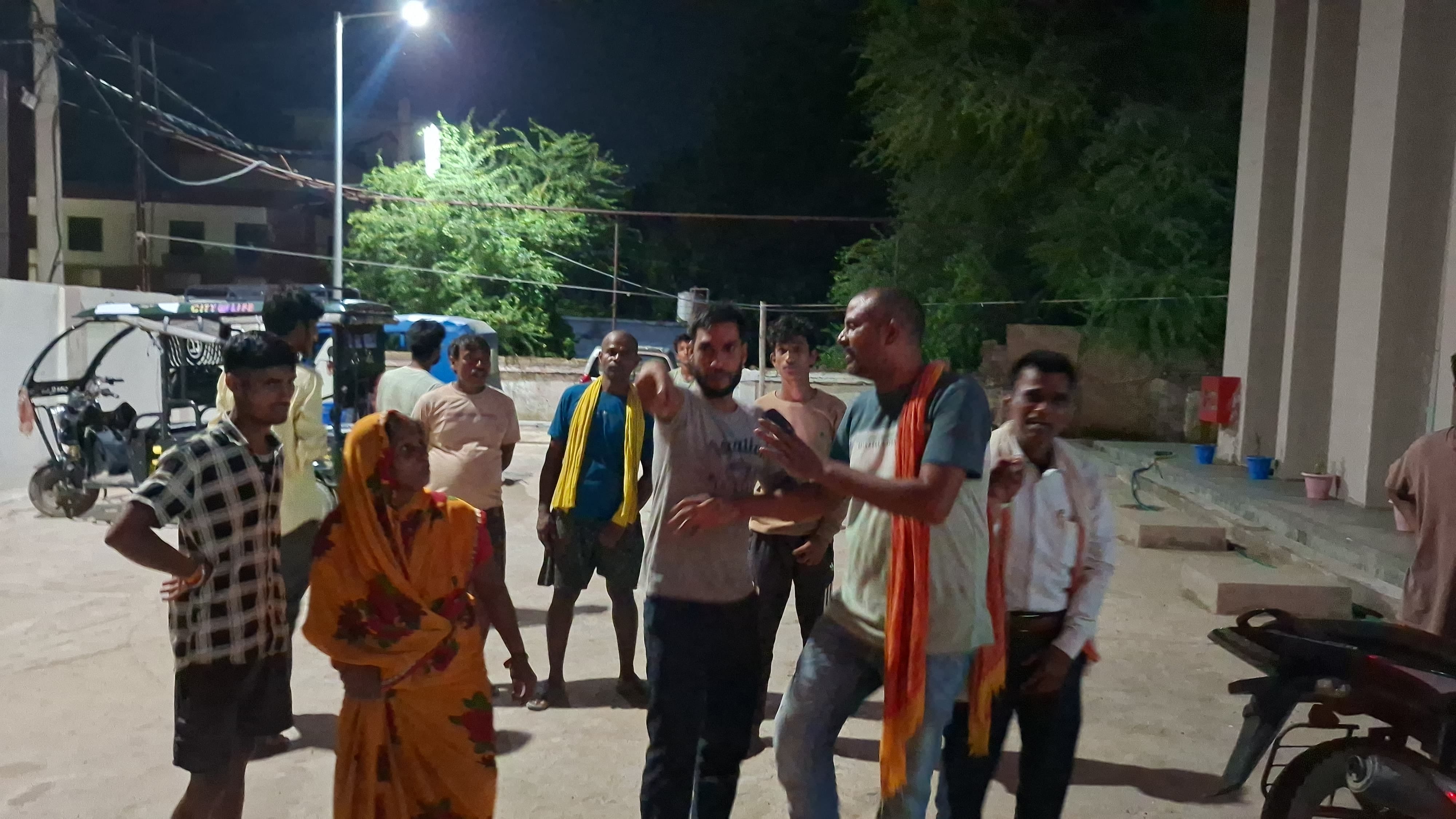 शोकाकुल परिजन