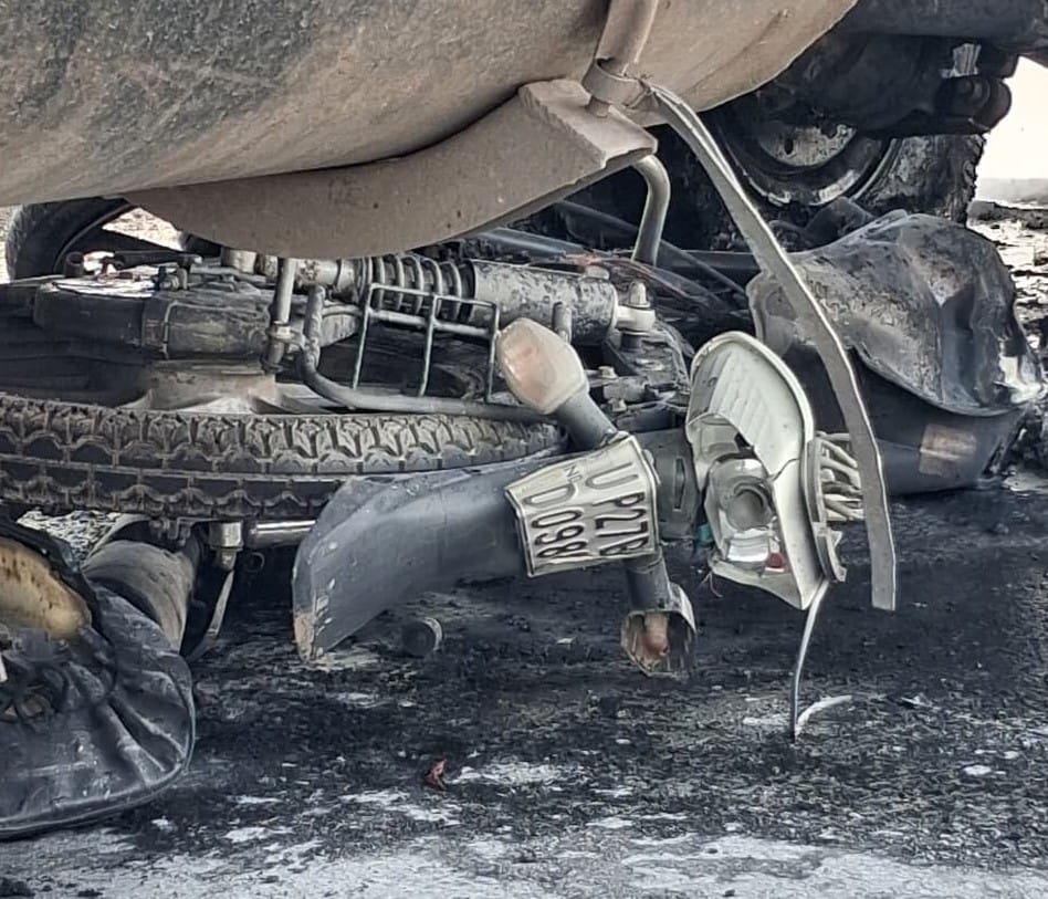 Bike gets trapped in container after collision on Banthra overbridge, catches fire; youth dies.
