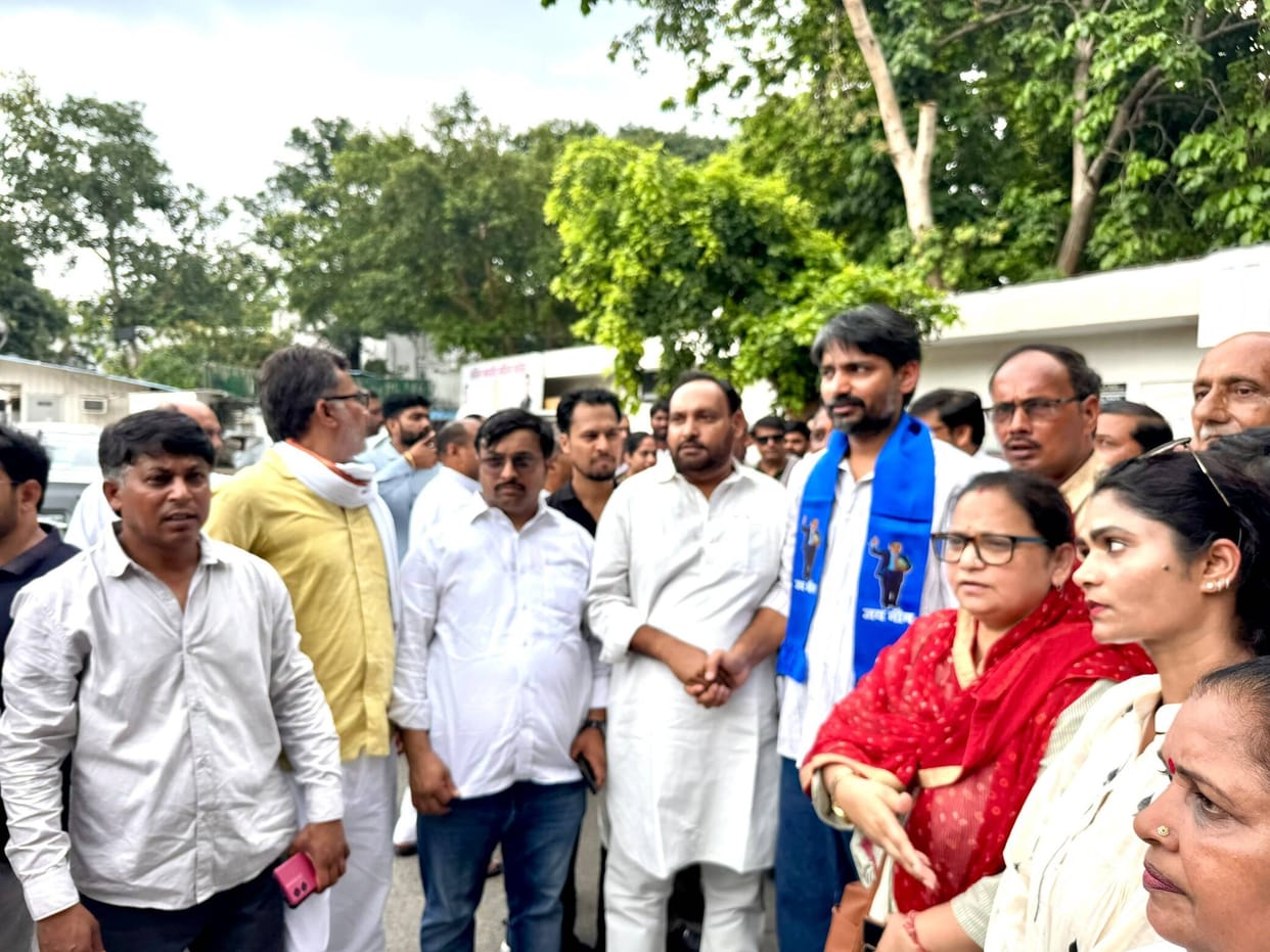 FIR registered against Congress members for burning the Education Minister's effigy.