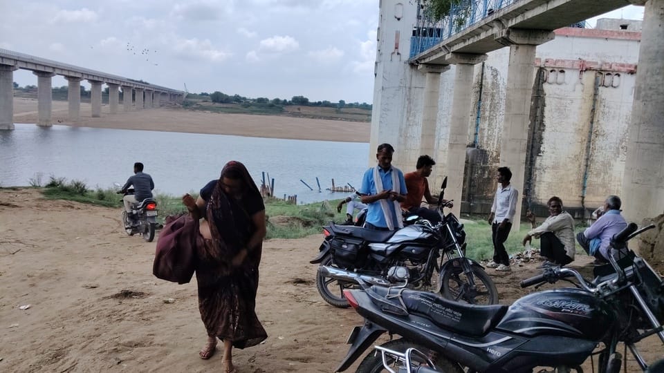 Motorboats did not run at Pinahat Ghat in Chambal
