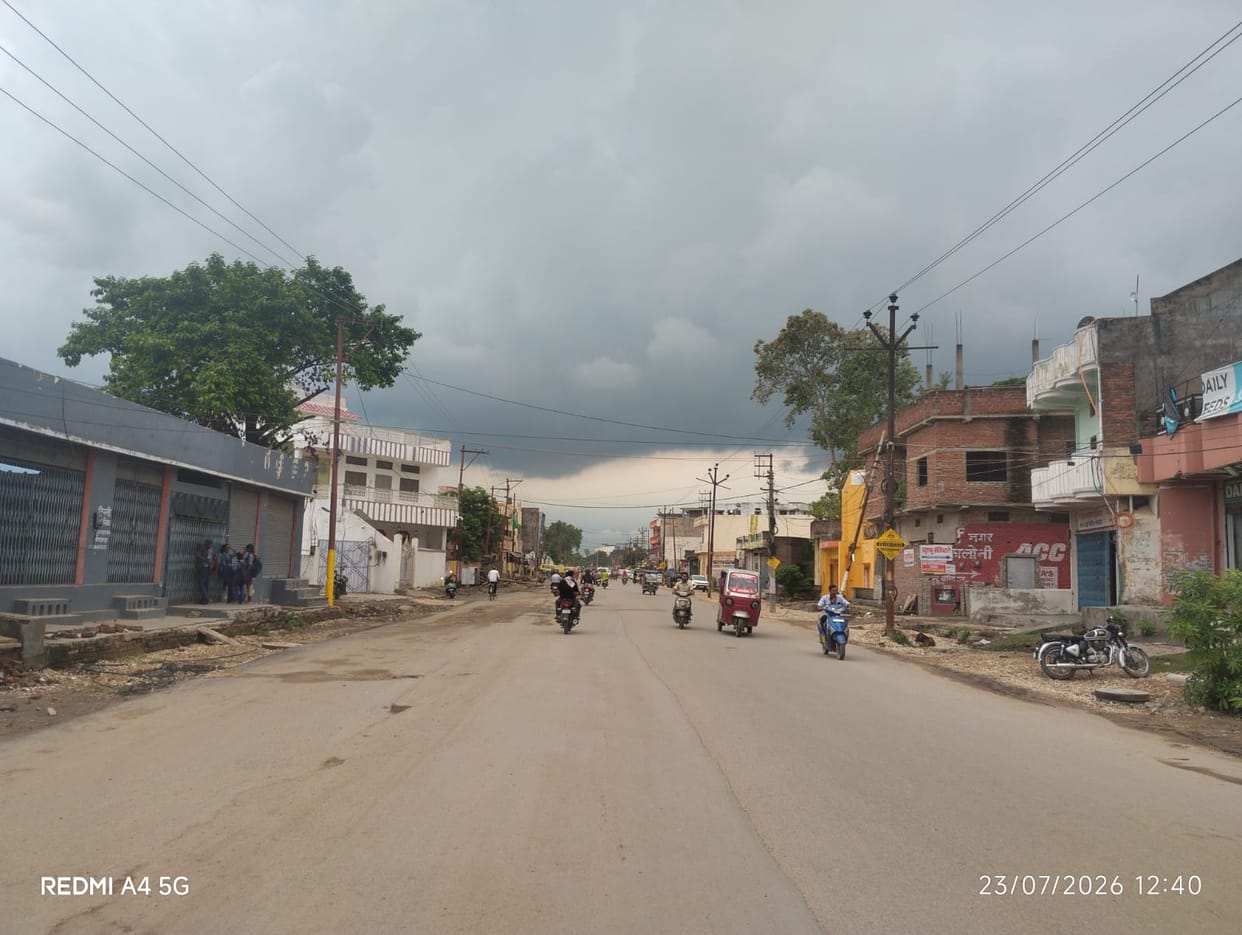 It rained for 10 minutes in the afternoon; the maximum temperature dropped by one degree.