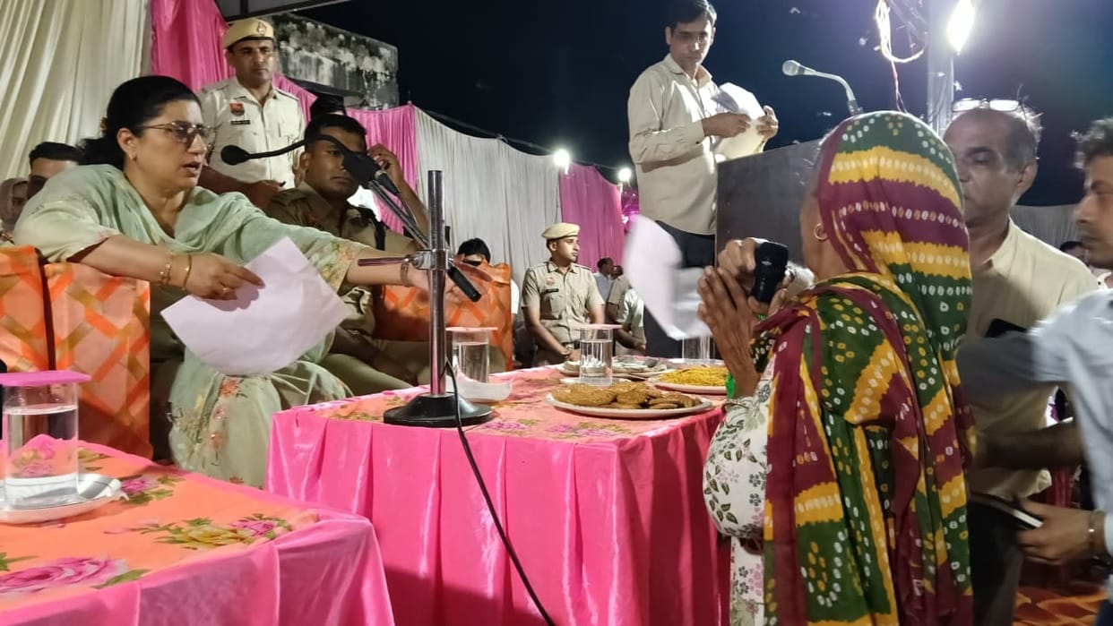 Overnight stay in Ravaldhi; DC and SP heard 59 complaints from villagers