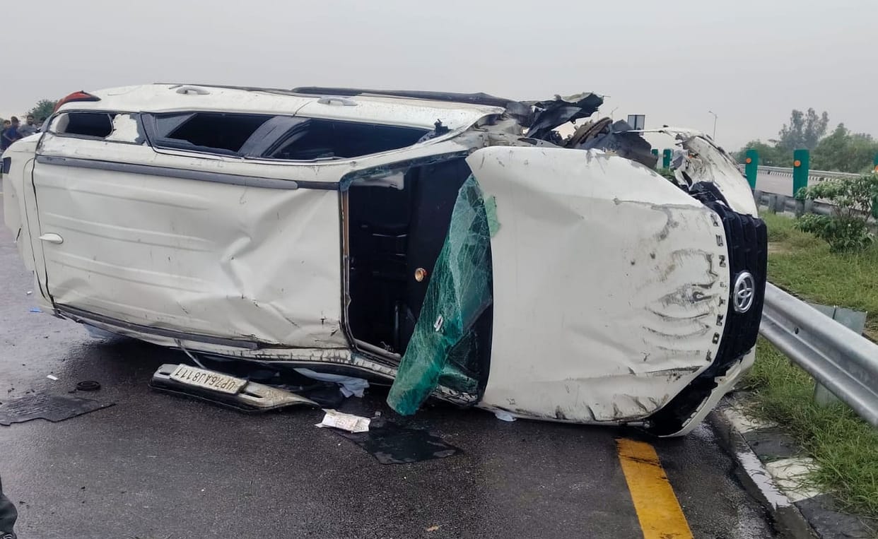 Four injured in two accidents on Purvanchal Expressway