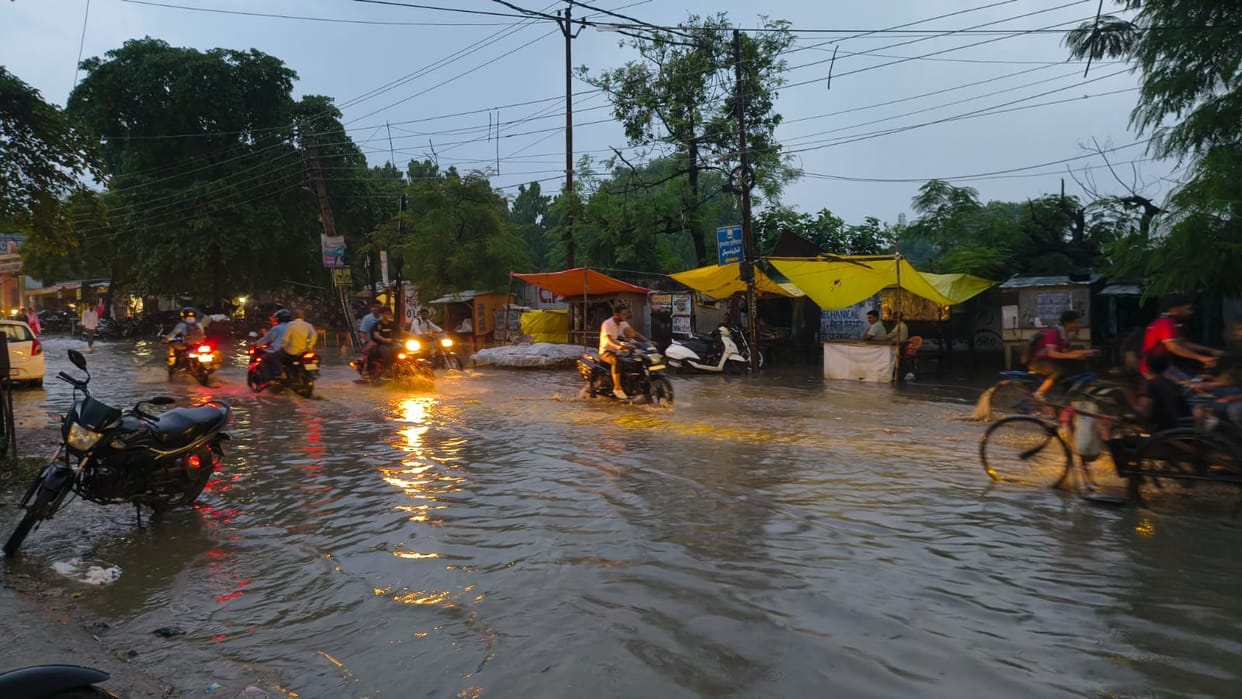 In just 30 minutes of rain, the municipality's claim went down the drain, water knee-deep in four neighborhoods
