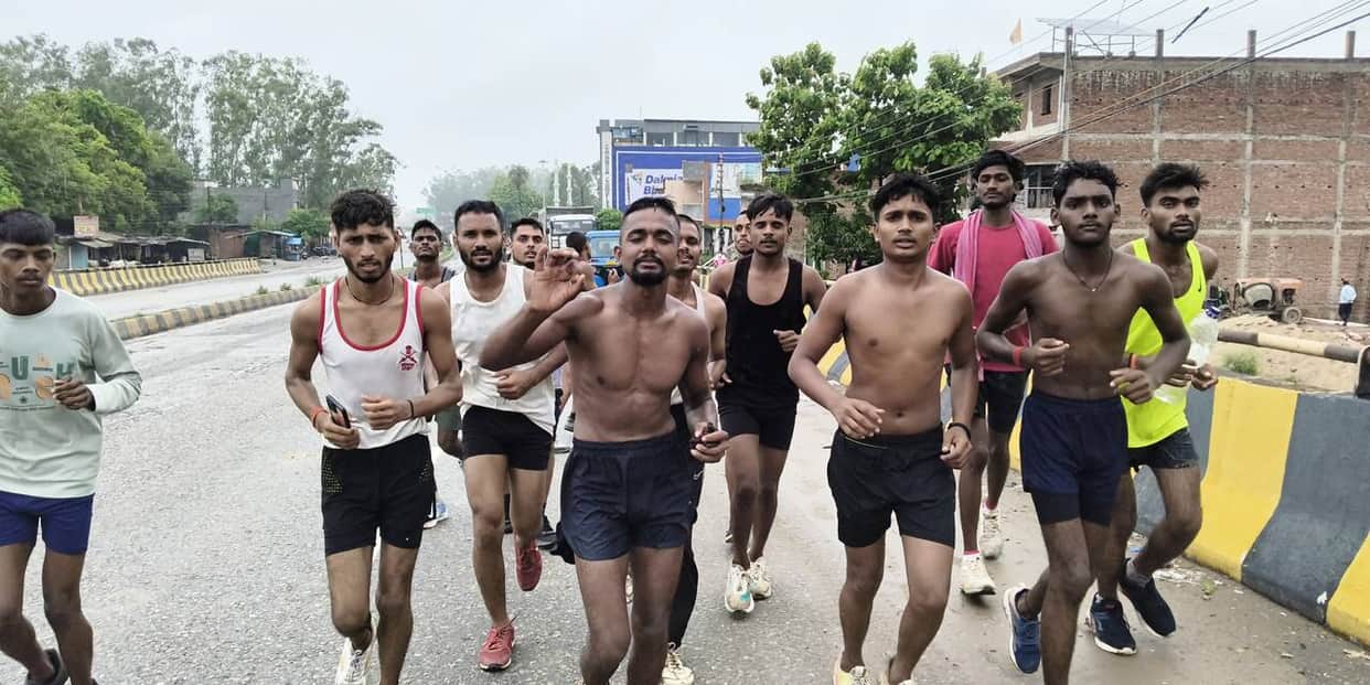 Youths reached Panchmukhi Mahadev after running 70 km.