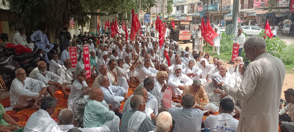 Farmers protested at the MP's camp office against the trade deal.