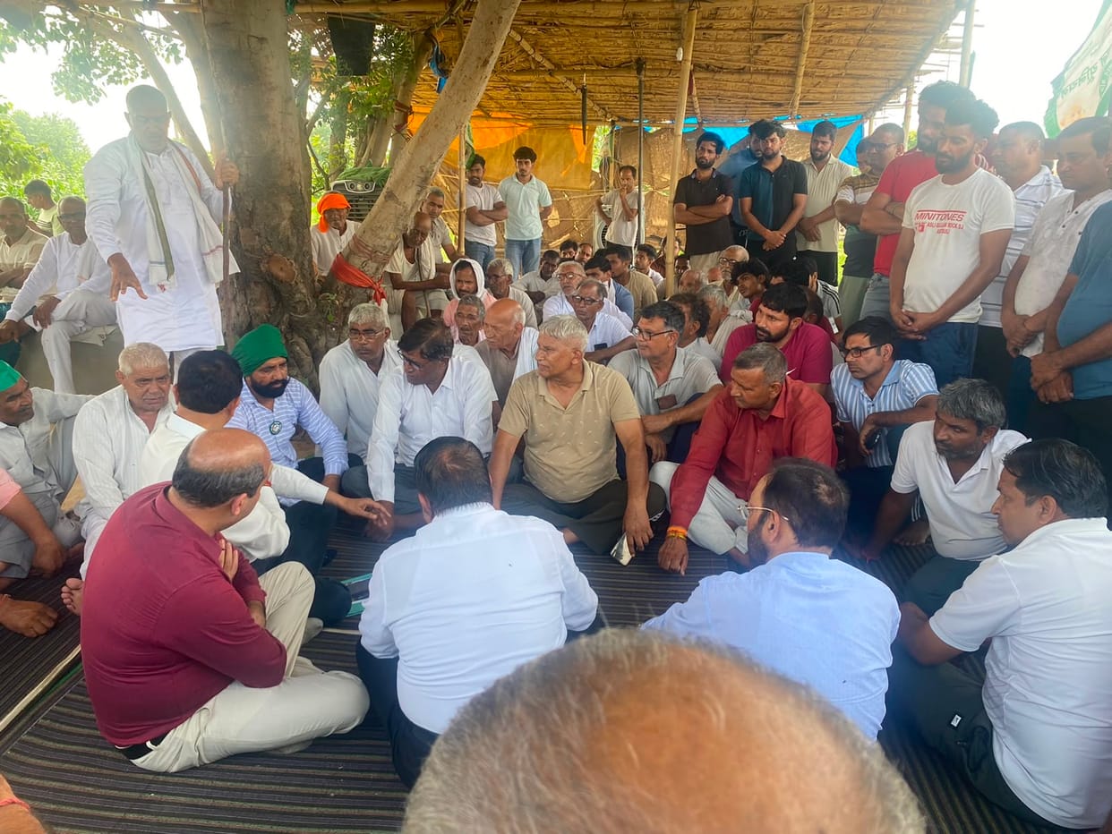 Officials arrived to meet the protesting farmers.