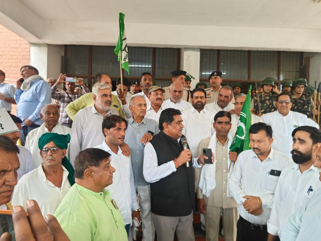 INLD protest demanding the resignation of the Union Education Minister.