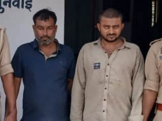 फोटो-11-पुलिस गिरफ्त में आरोपी दीपक और सैफ। स्रोत: पुलिस