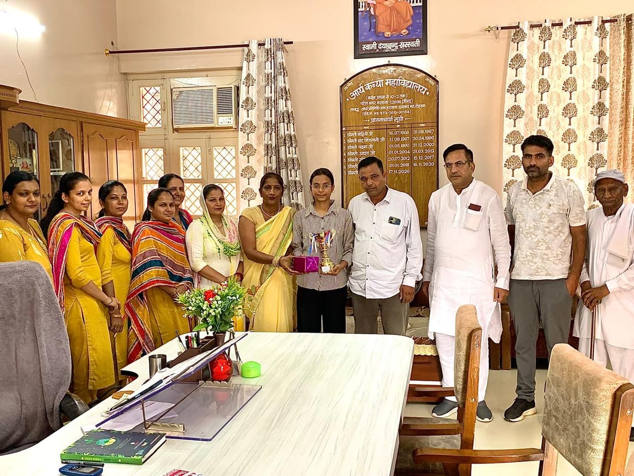 Arya Kanya Mahavidyalaya student Renu honored for her excellent success in NEET