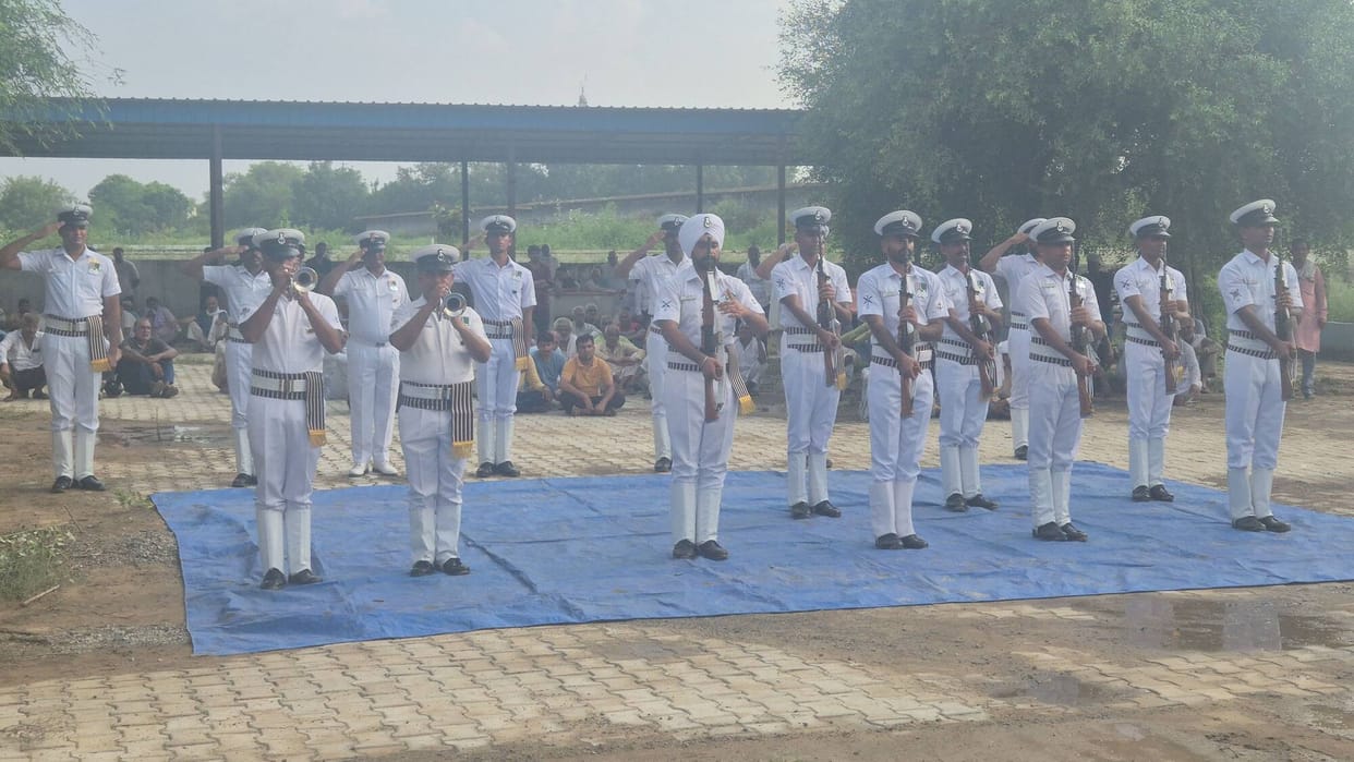 Indian Navy sailor Ravikant, who was on duty, bid a final farewell with military honors.