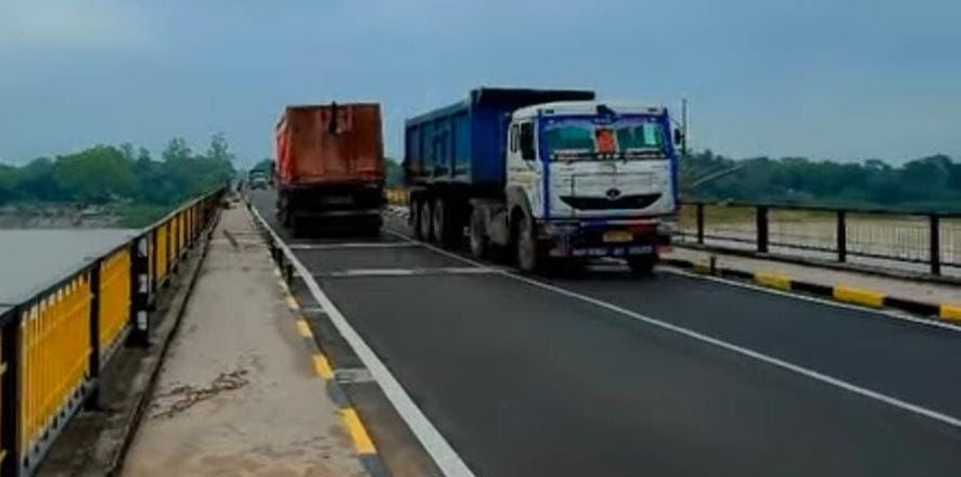 Movement of heavy vehicles begins on the Gengaso Ganga Bridge