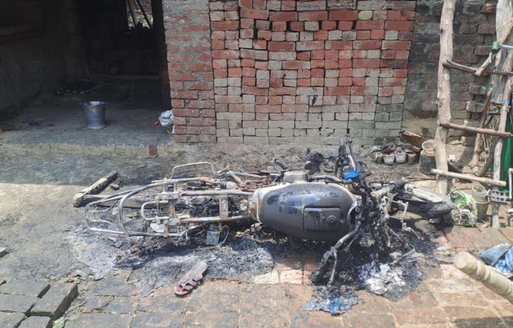 घटना के बाद जला सामान