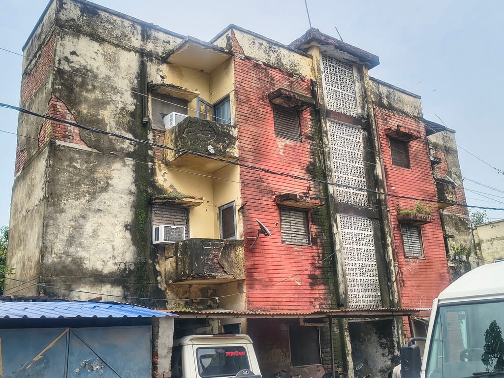 Risk of dilapidated houses collapsing increases during rains; municipality to identify them.