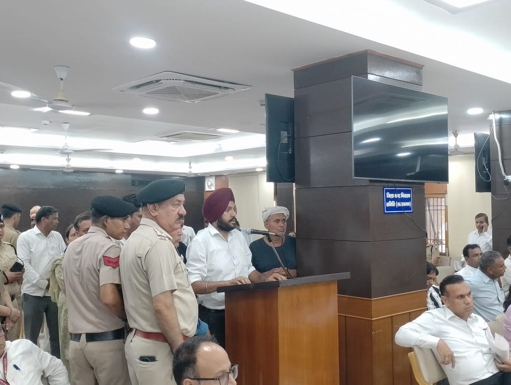 Police stopped farmers at Rai but later let them go.