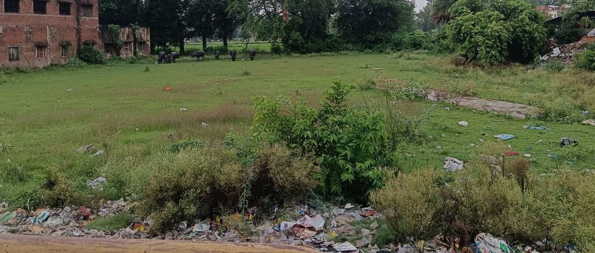 जिले में खेल और खिलाड़ियों का भविष्य संवारने वाले विद्यालयों के मैदान प्रशासनिक उपेक्षा, सरकारी