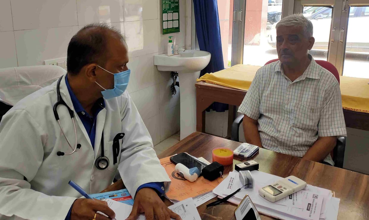 Government doctors performed their duties wearing black badges.