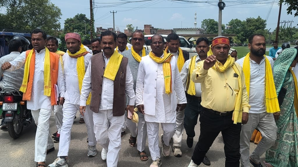 Subhaspa staged a protest against casteist remarks and demanded action.